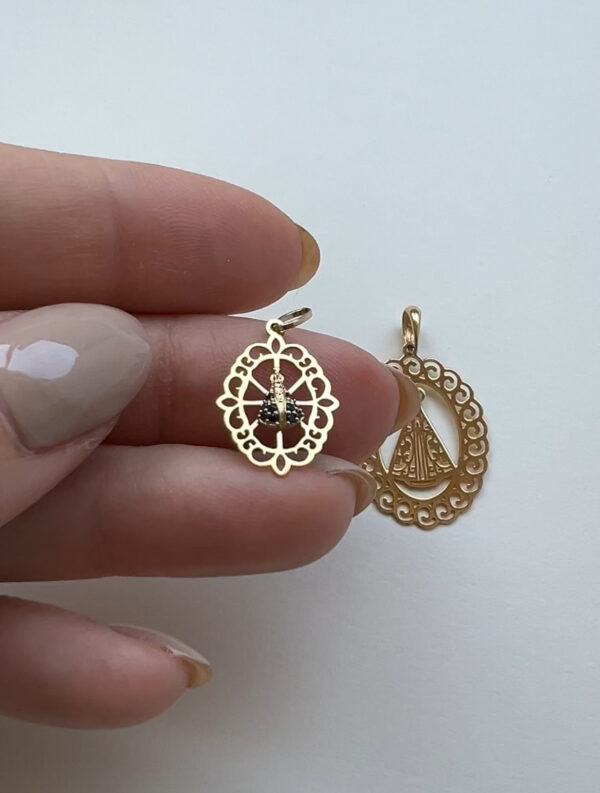 Pingente Nossa Senhora Aparecida com Pedrarias em Ouro 18k - Image 2