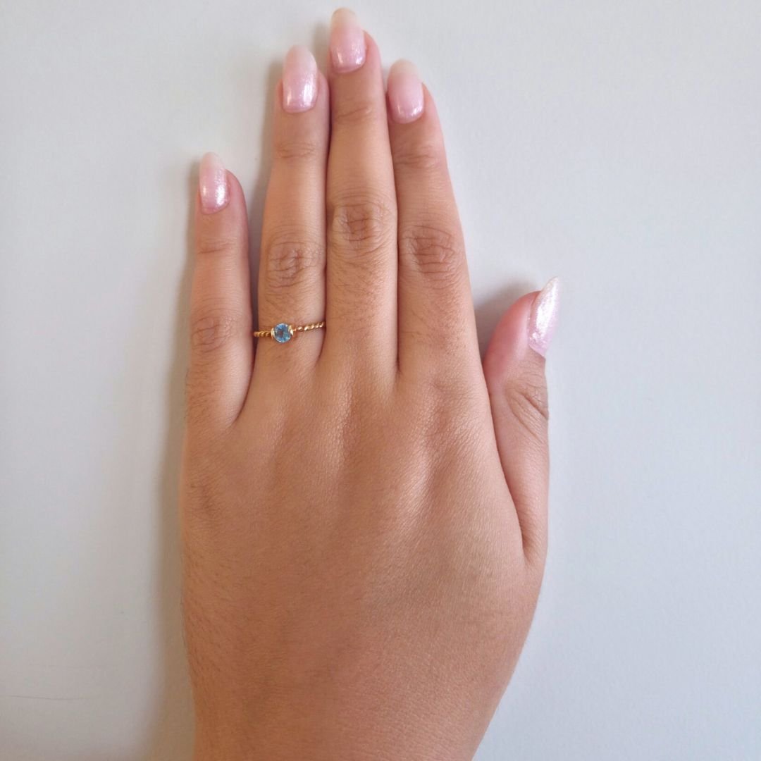 Anel torcido Topázio Sky