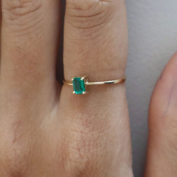 Solitário Retangular em Ouro 18k com Esmeralda - Imagem 7