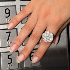 Anel Camélia Cravejado com Cristais