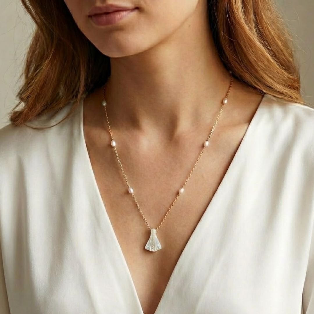 Colar N. Sra. Aparecida de Madrepérola com Pérolas