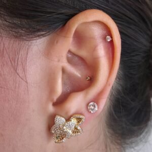 Brinco Flor com Pétalas e Pedrarias