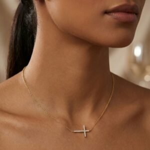 Colar Cruz Horizontal com Zircônias