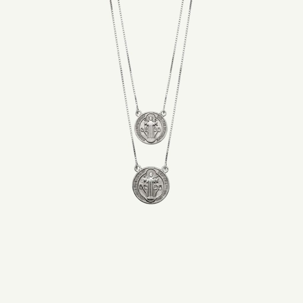 Escapulário São Bento em prata 925 com medalha de 11 mm e corrente de 60 cm