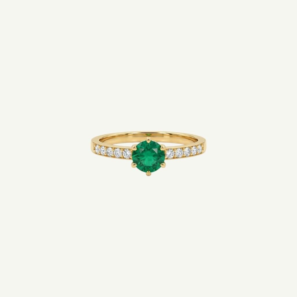 Solitário de esmeralda com moissanites em ouro 18k, pedra verde central cercada de moissanites