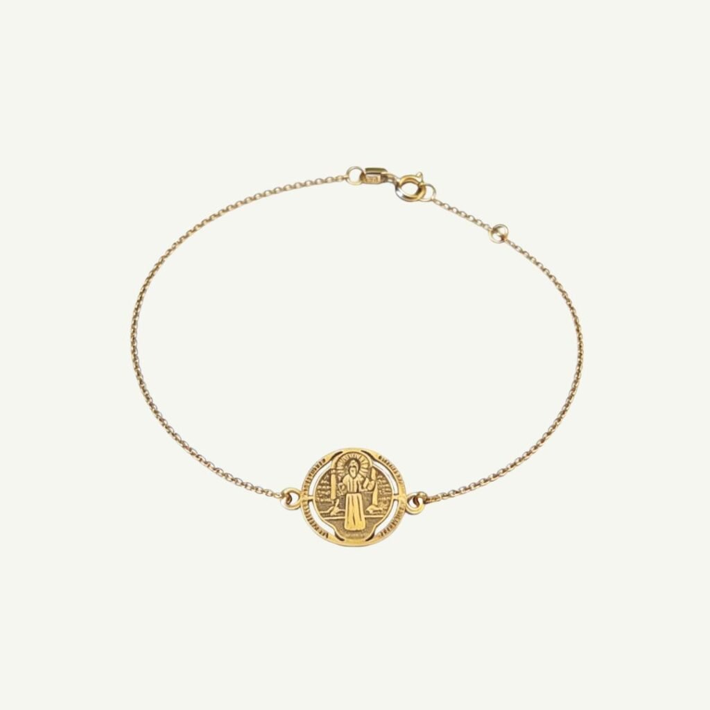 Pulseira em ouro 18k com medalha de São Bento, cerca de 19 cm