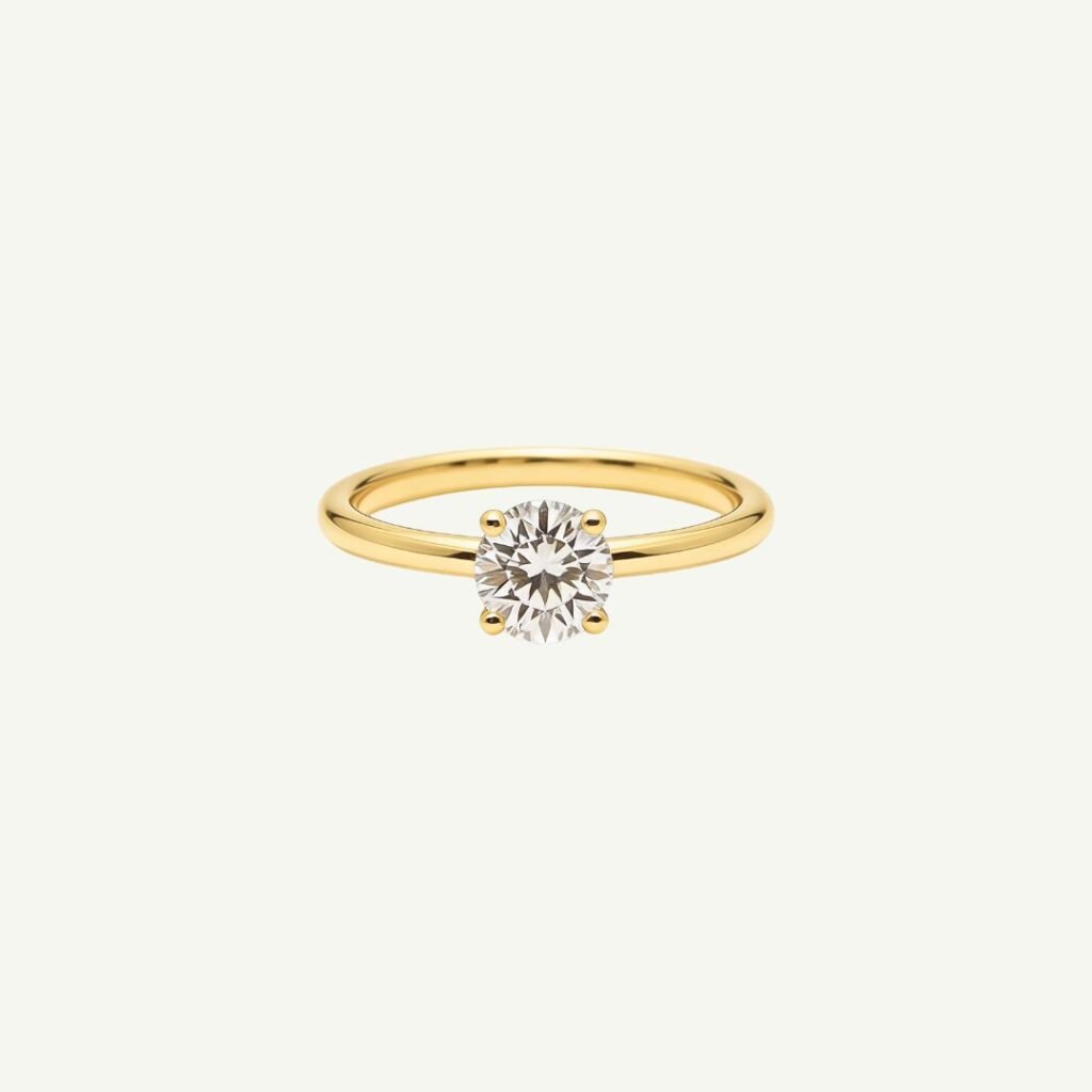 Anel solitário com moissanite redonda cravada em garras, em prata 925