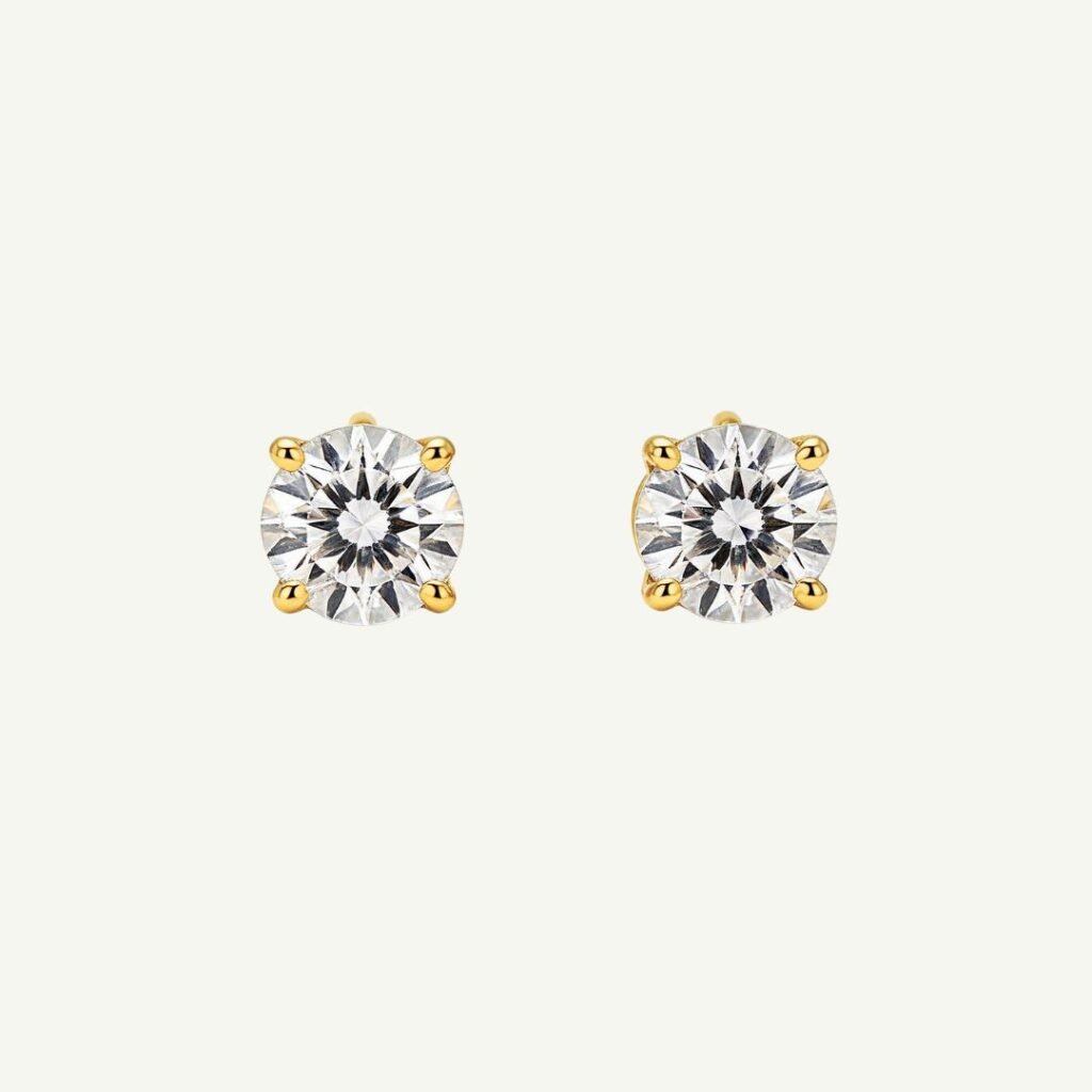 Brinco ponto de luz com moissanite redonda brilhante de 8 mm em prata 925 com banho de ouro 18k