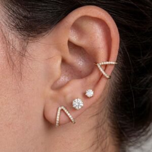 Brinco V Cravejado com Fake Piercing V Cravejado