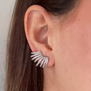 Brinco Earcuff com Oito Fileiras