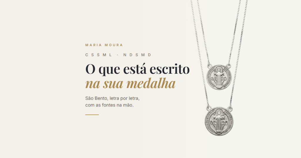 Escapulário São Bento em prata 925 com as duas faces da medalha visíveis, a do santo e a da cruz com as siglas CSSML e NDSMD, ao lado do título O que está escrito na sua medalha